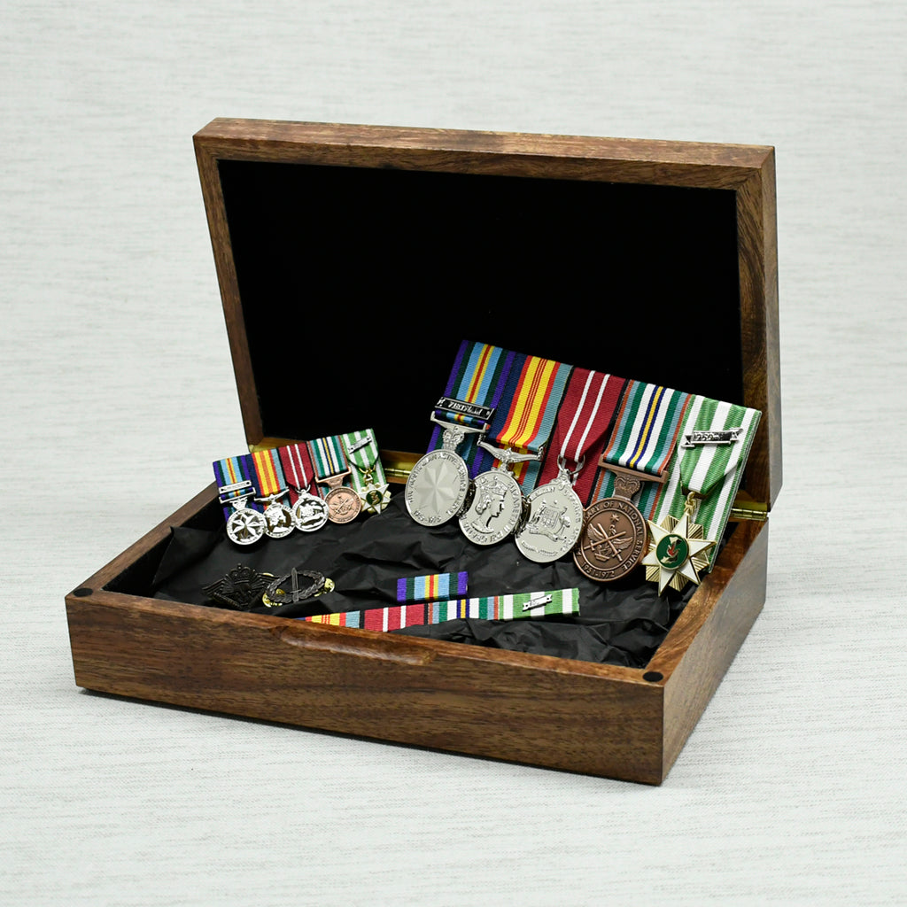 Deluxe Vietnam National Service Collection - Foxhole Medals