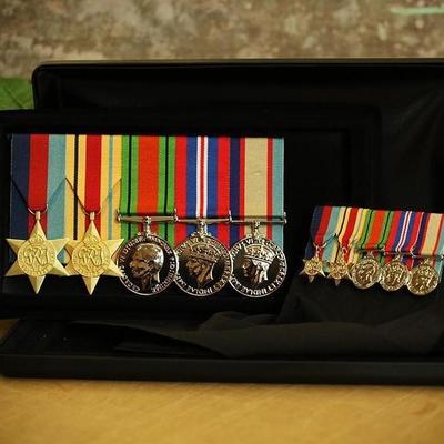 WW2 Africa / Defence Service Group - Foxhole Medals